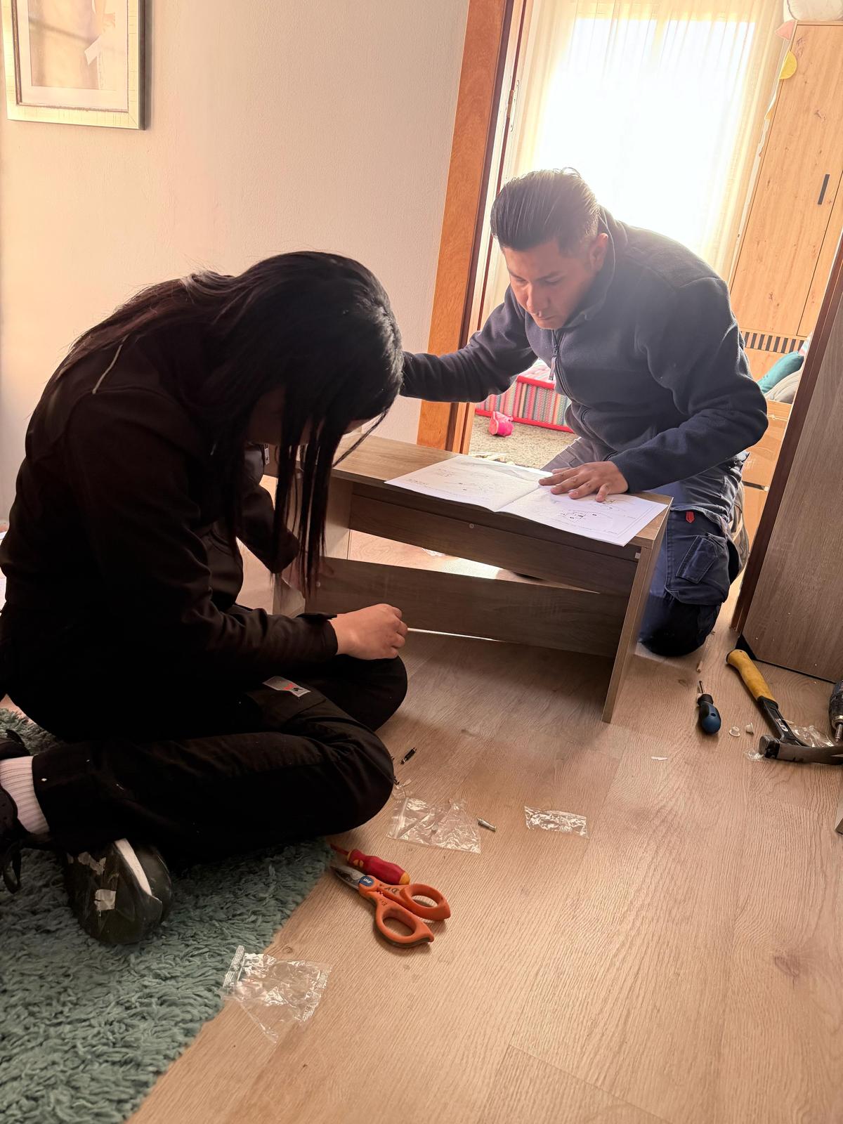 Equipo realizando trabajos de mantenimiento en casa particular